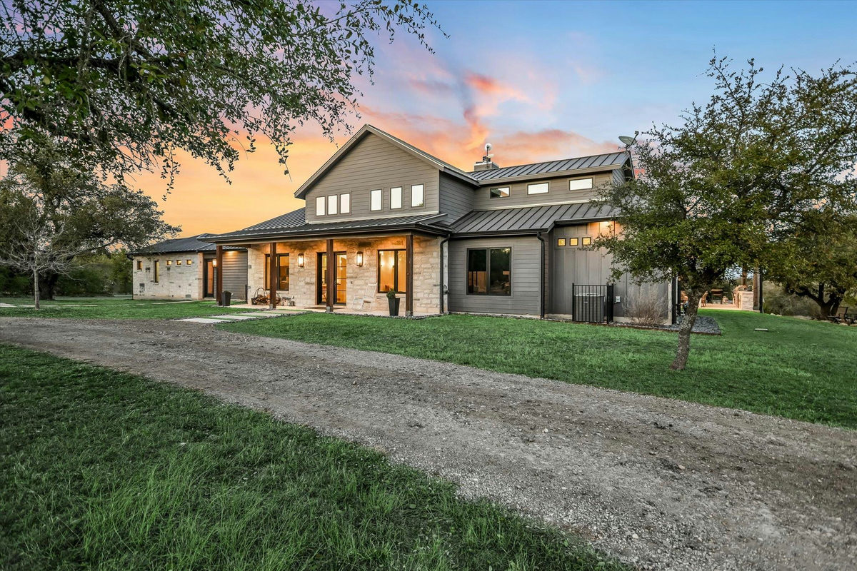 3340 Martin Rd — exterior