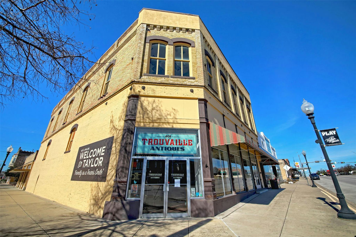 401 N Main St — photo 3