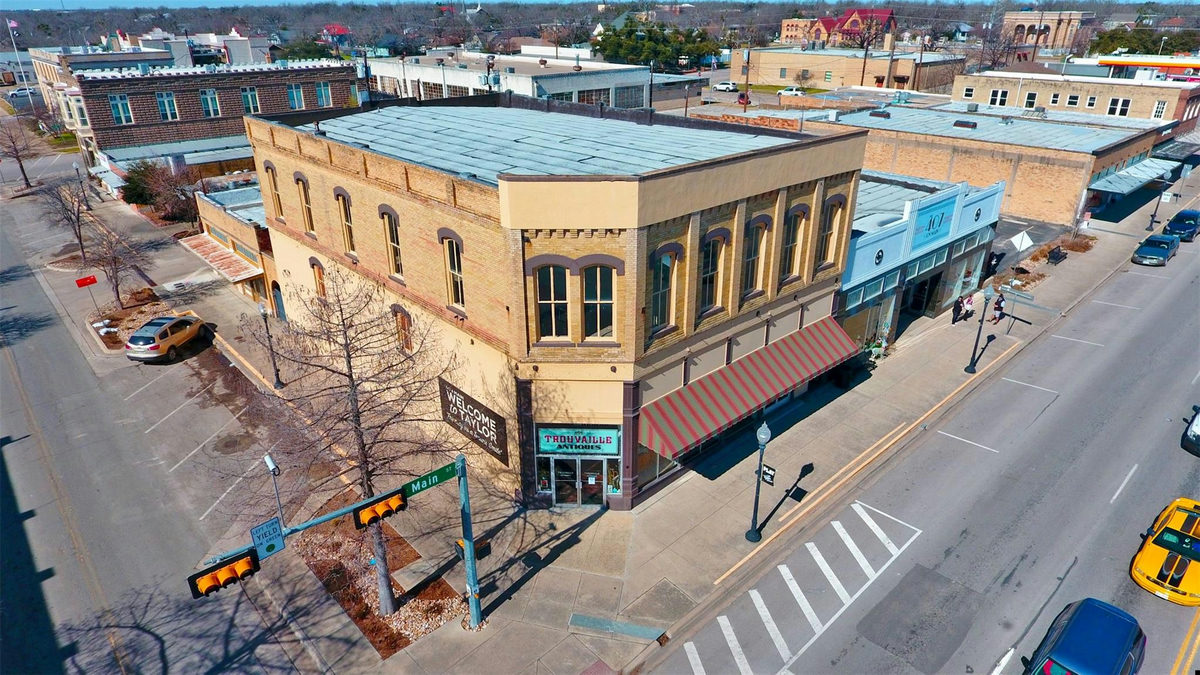 401 N Main St — exterior
