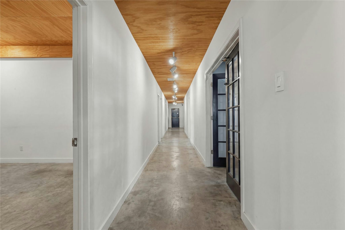 505 W 15th St — photo 3