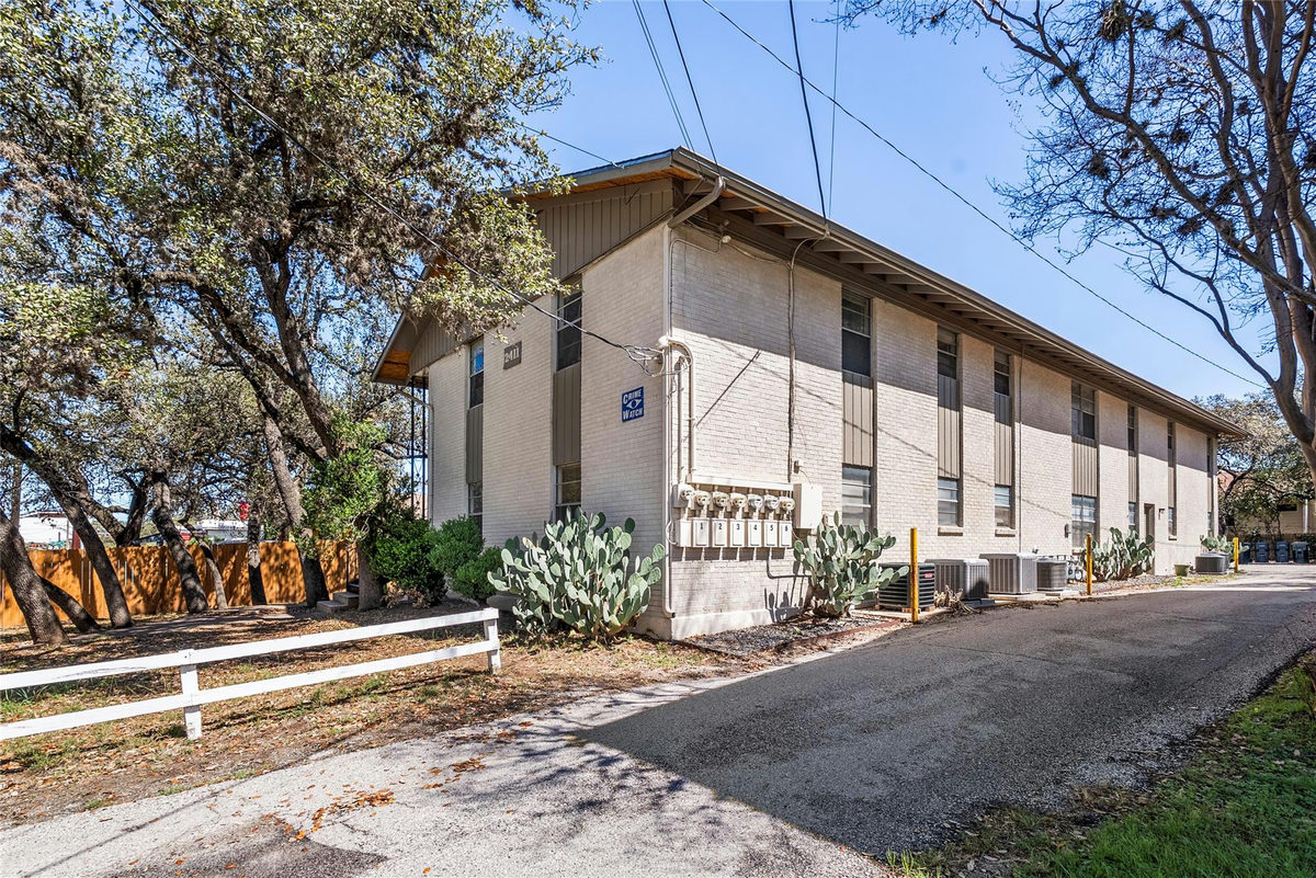2411 S 5th St — exterior