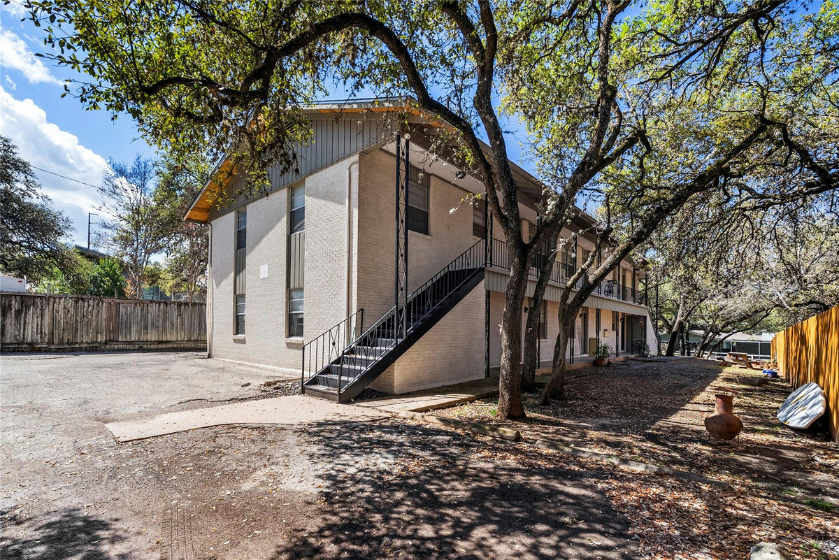 2411 S 5th St — photo 4