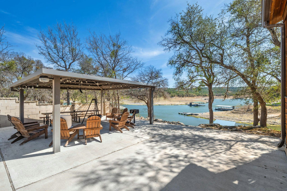 2903 Oak Ridge Dr — exterior