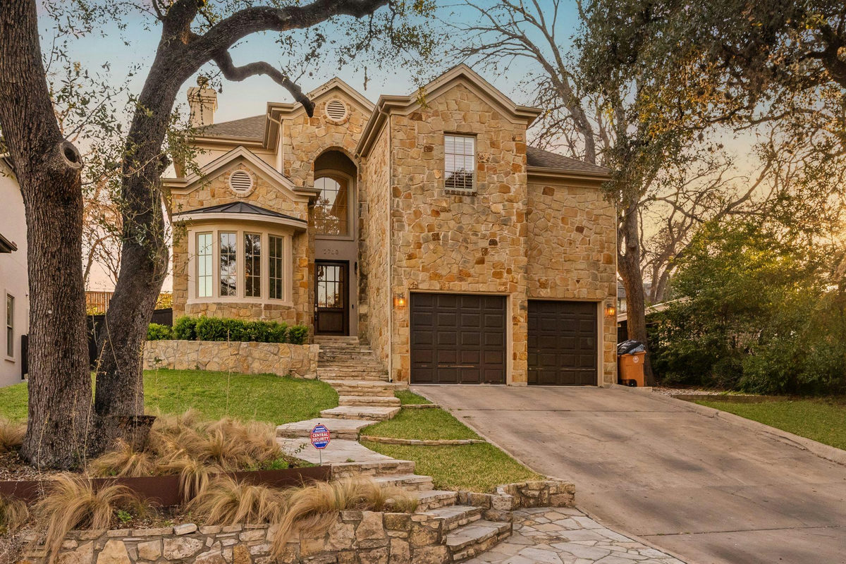 2703 McCullough St — exterior