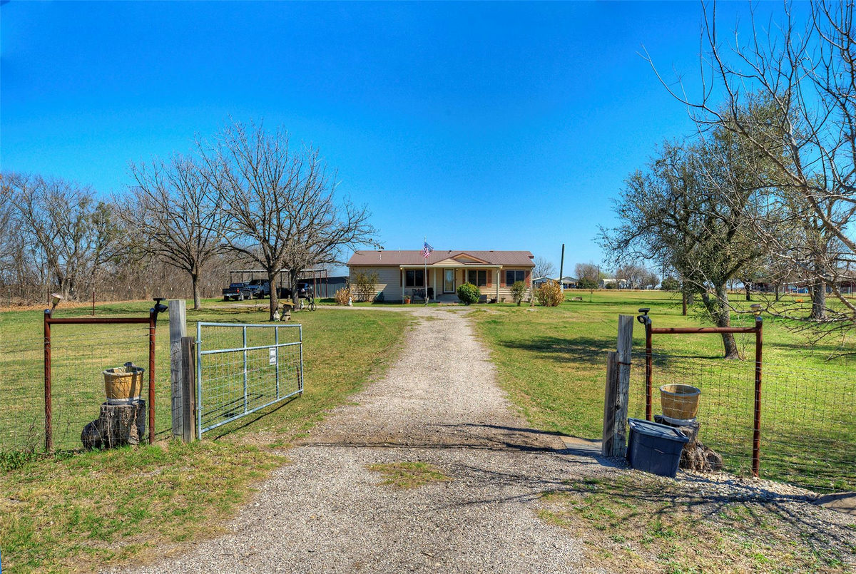 901 County Road 134 Rd — exterior