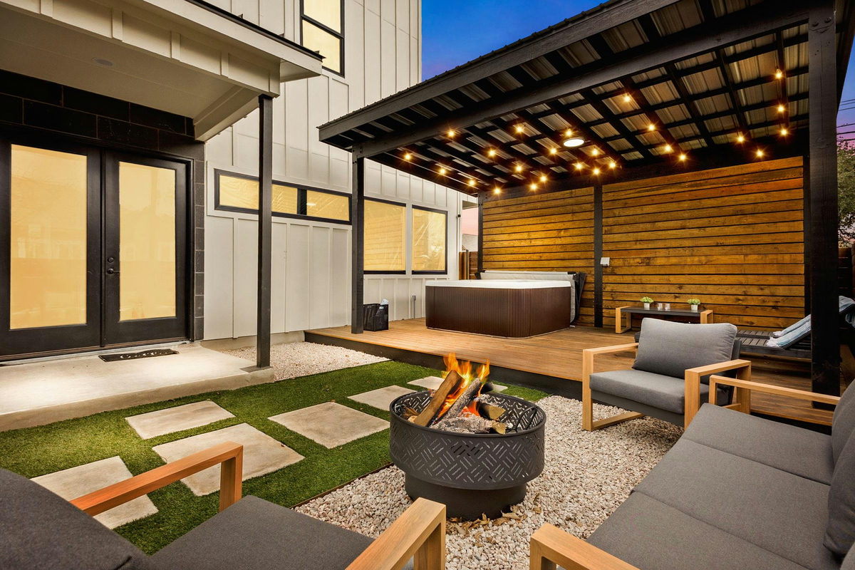 4418 Red River St #1 — exterior