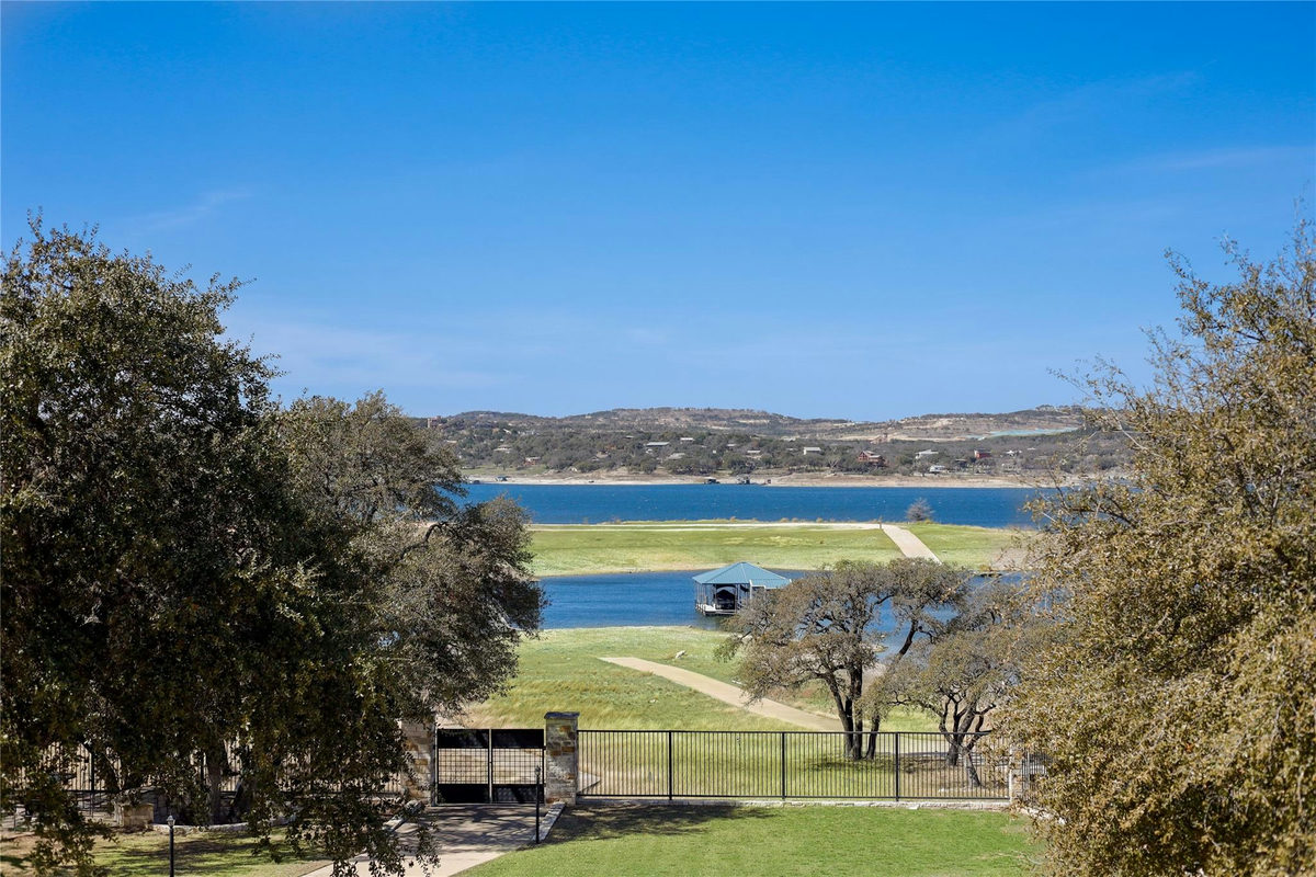 610 Deckhouse Dr — exterior