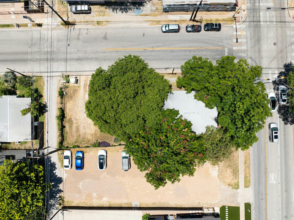 2201 E Cesar Chavez St — photo 3