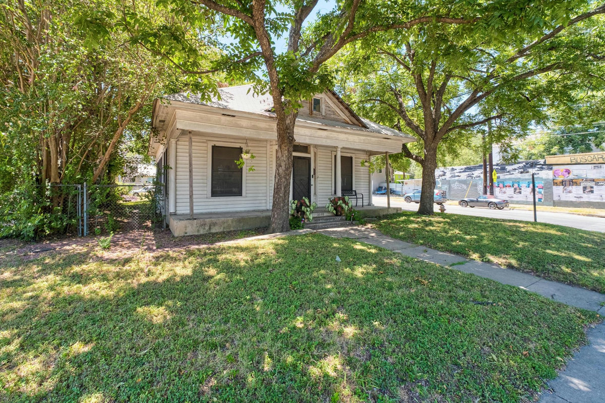 2201 E Cesar Chavez St — photo 4
