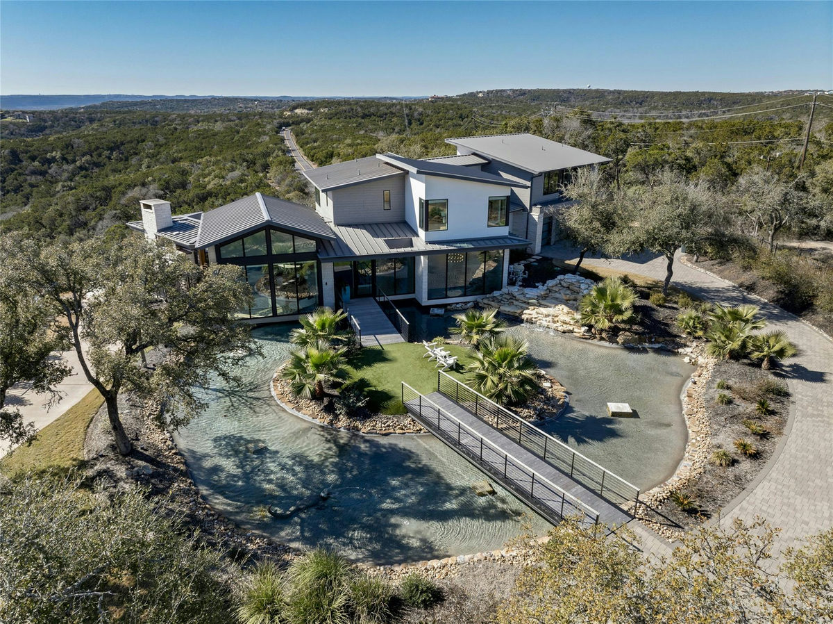 8209 Two Coves Dr — exterior