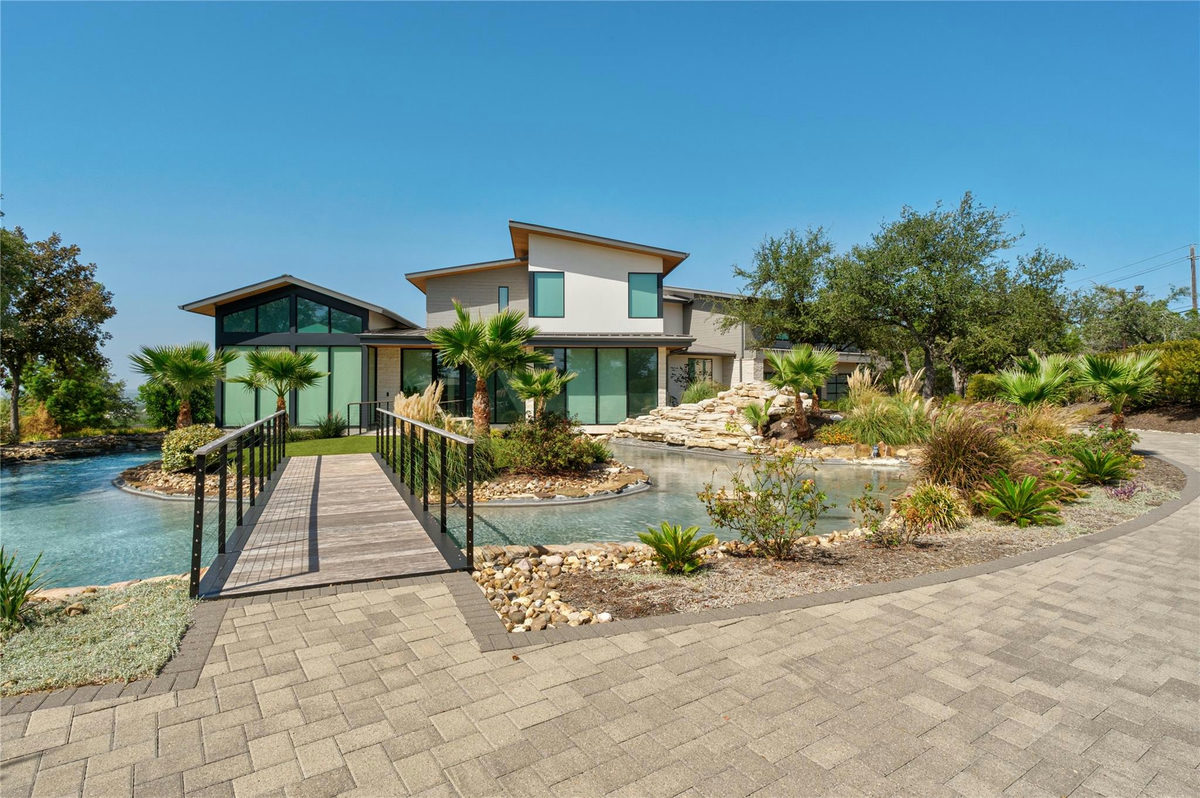 8209 Two Coves Dr — photo 2