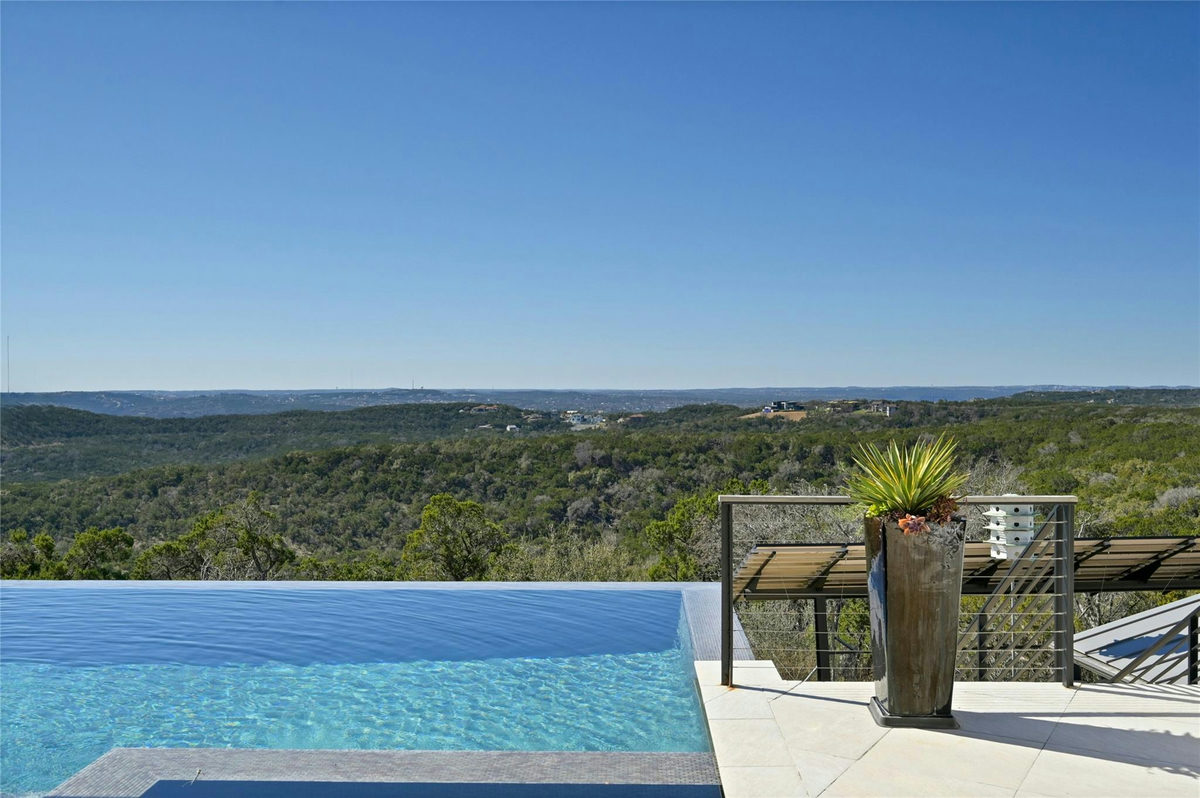 8209 Two Coves Dr — photo 2