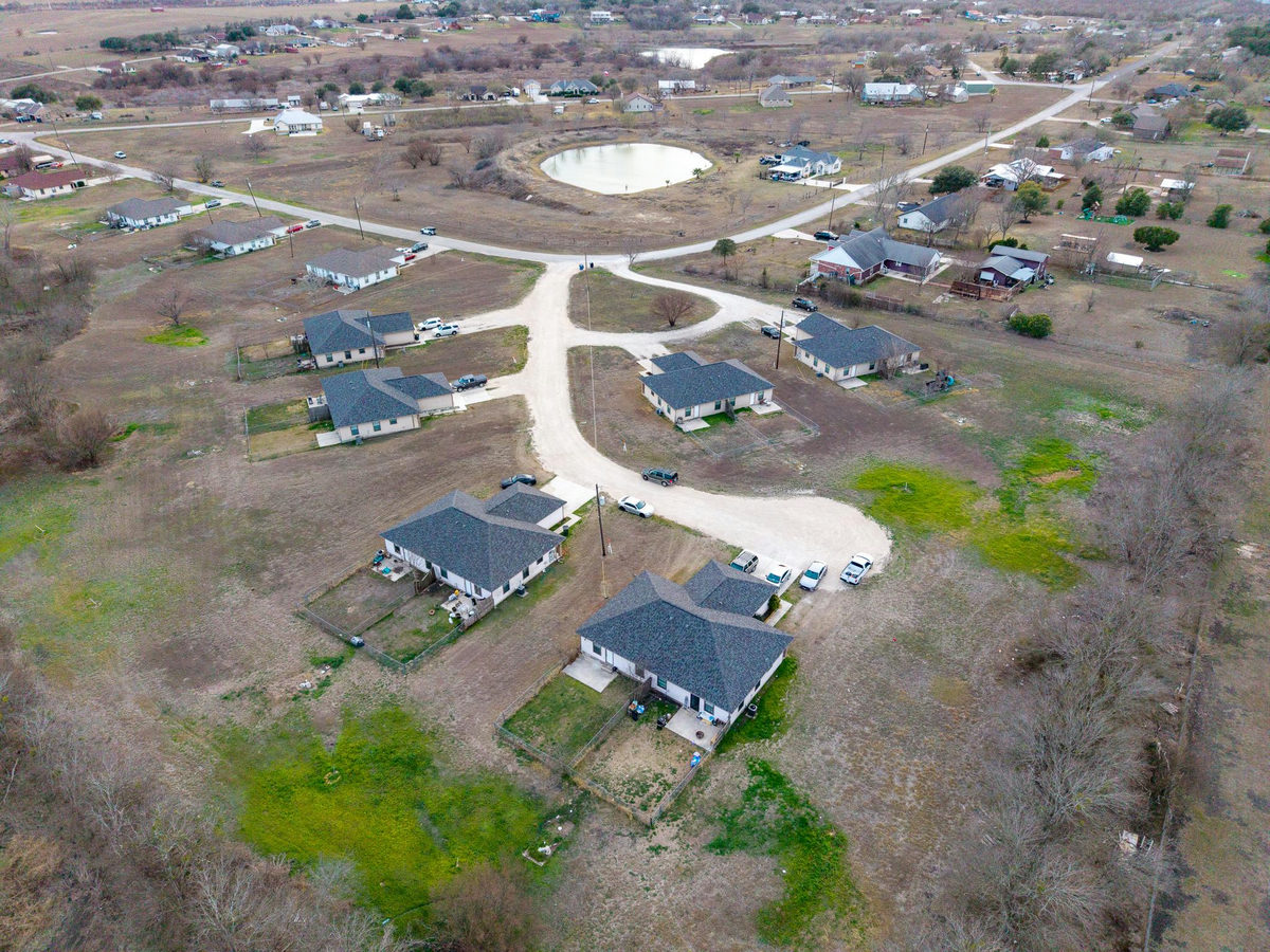 540-566 Crest Circle Dr — exterior