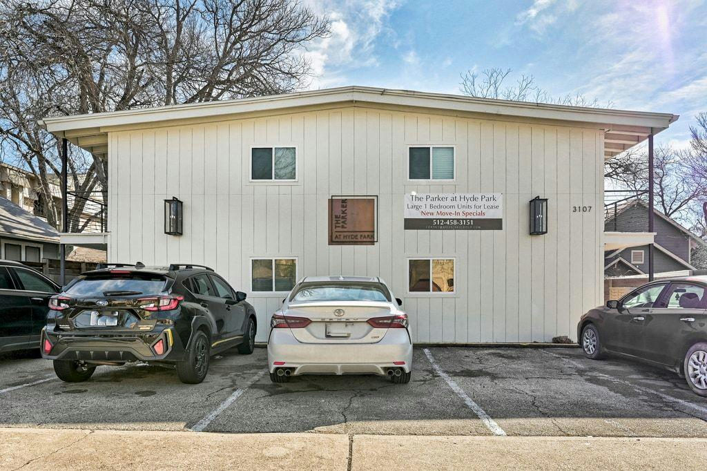 3107 Speedway — exterior