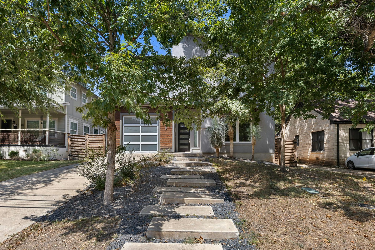1208 Kinney Ave — photo 2