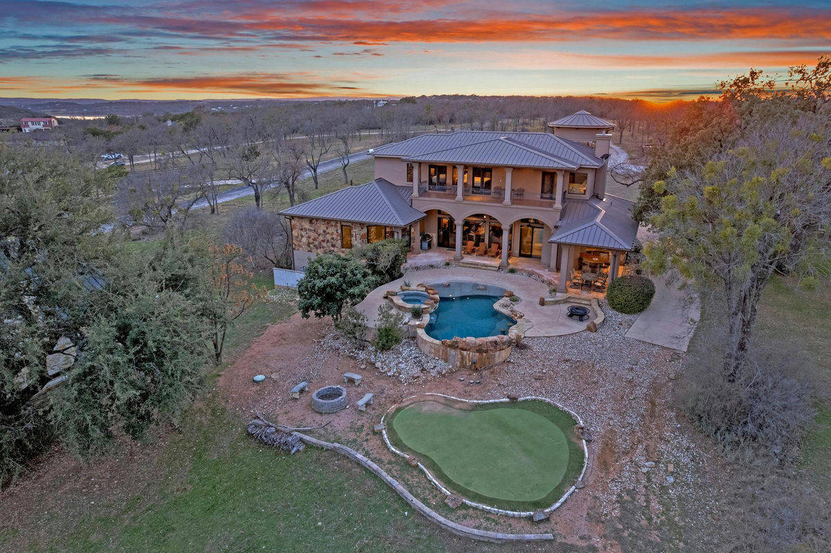 303 Yaupon Dr — exterior