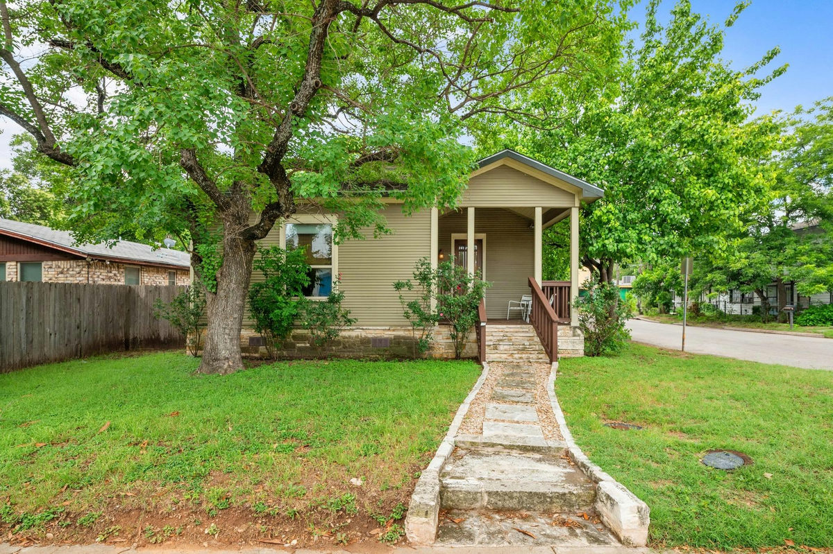 111 Adam L Chapa Sr St — photo 2