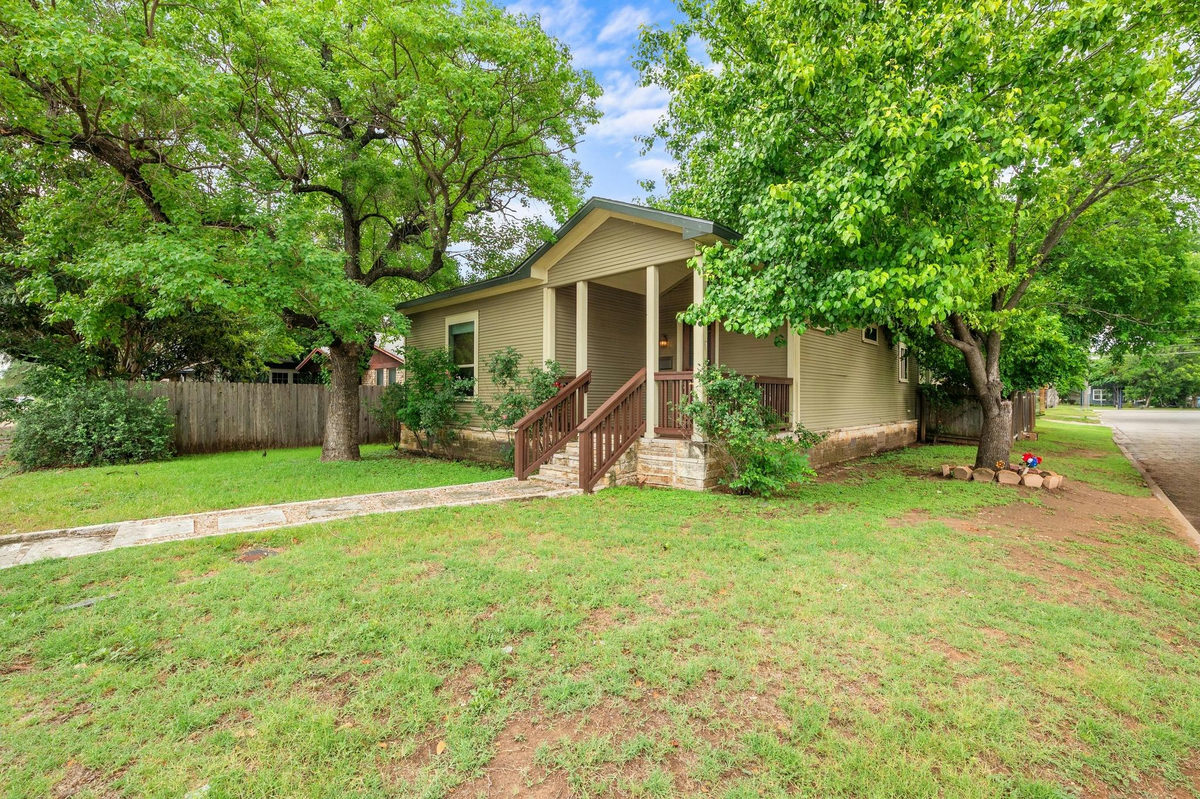 111 Adam L Chapa Sr St — exterior