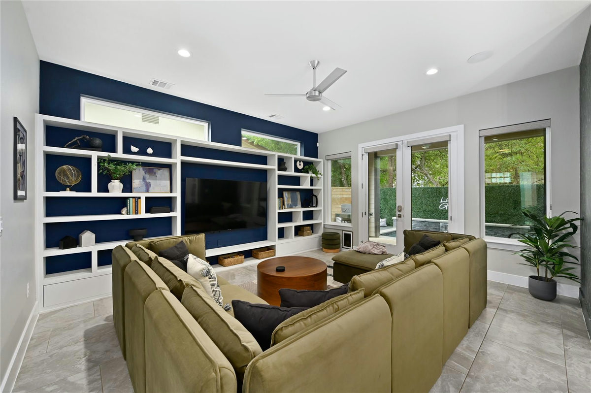 1310 Comal St — photo 5