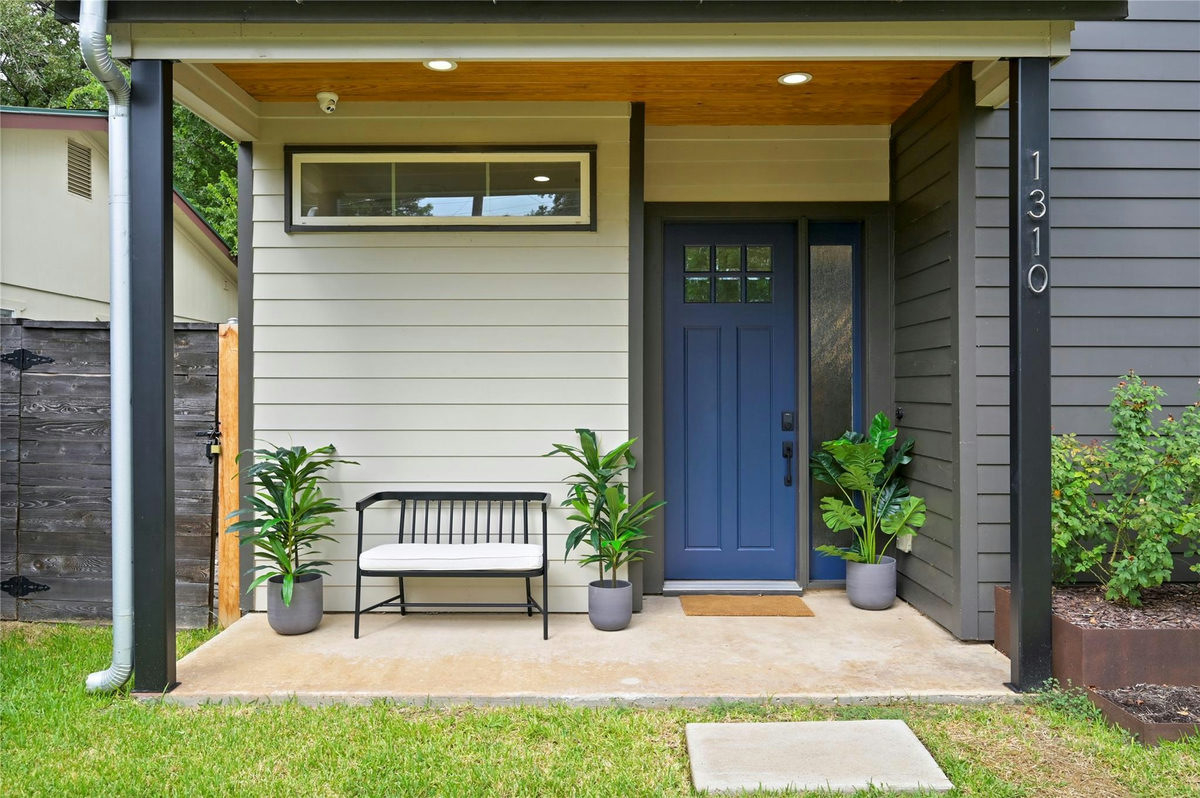 1310 Comal St — photo 4