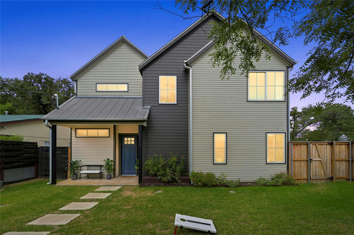1310 Comal St — photo 2