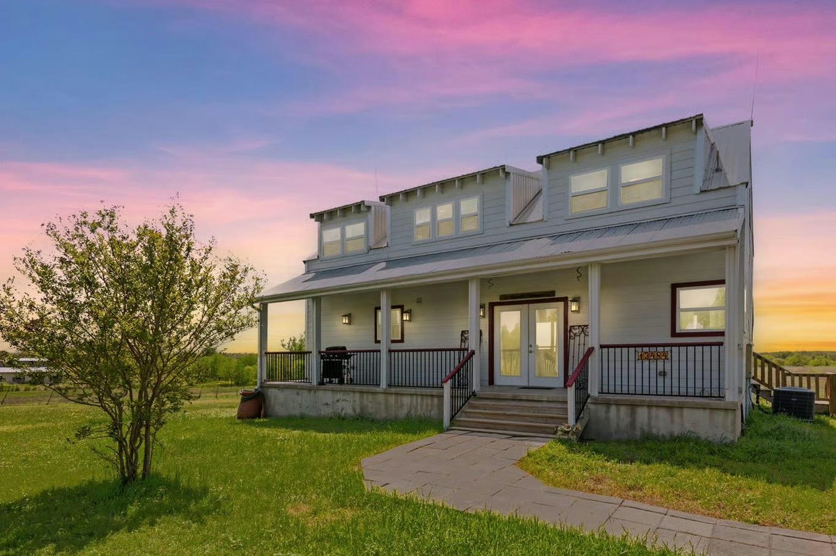 13484 Avis Rd — exterior