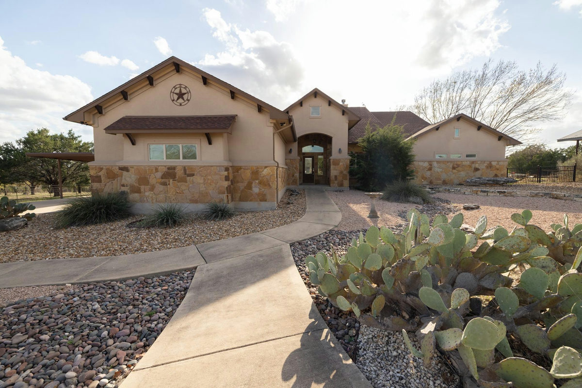 204 Skyline Rd — exterior