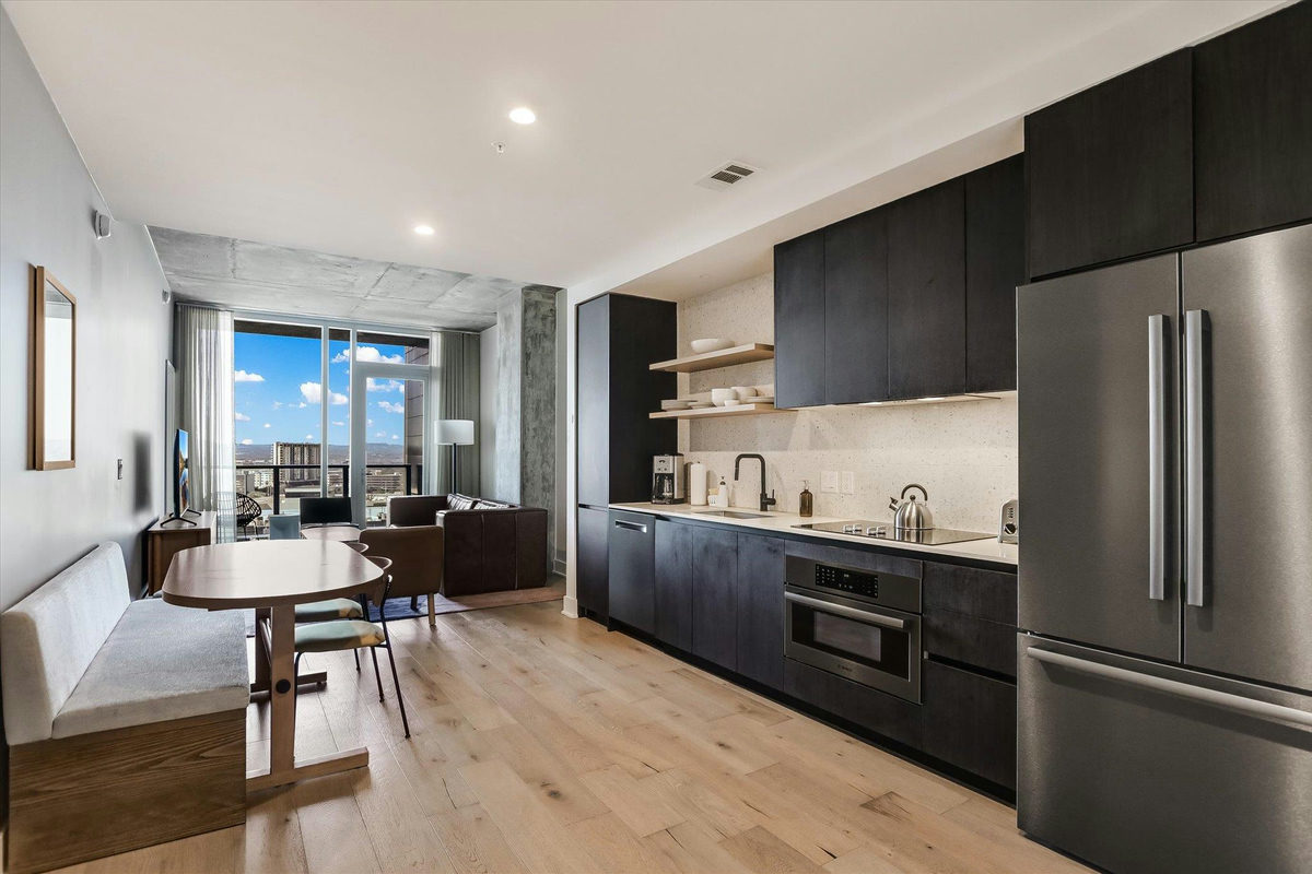 48 East Ave #1711 — exterior