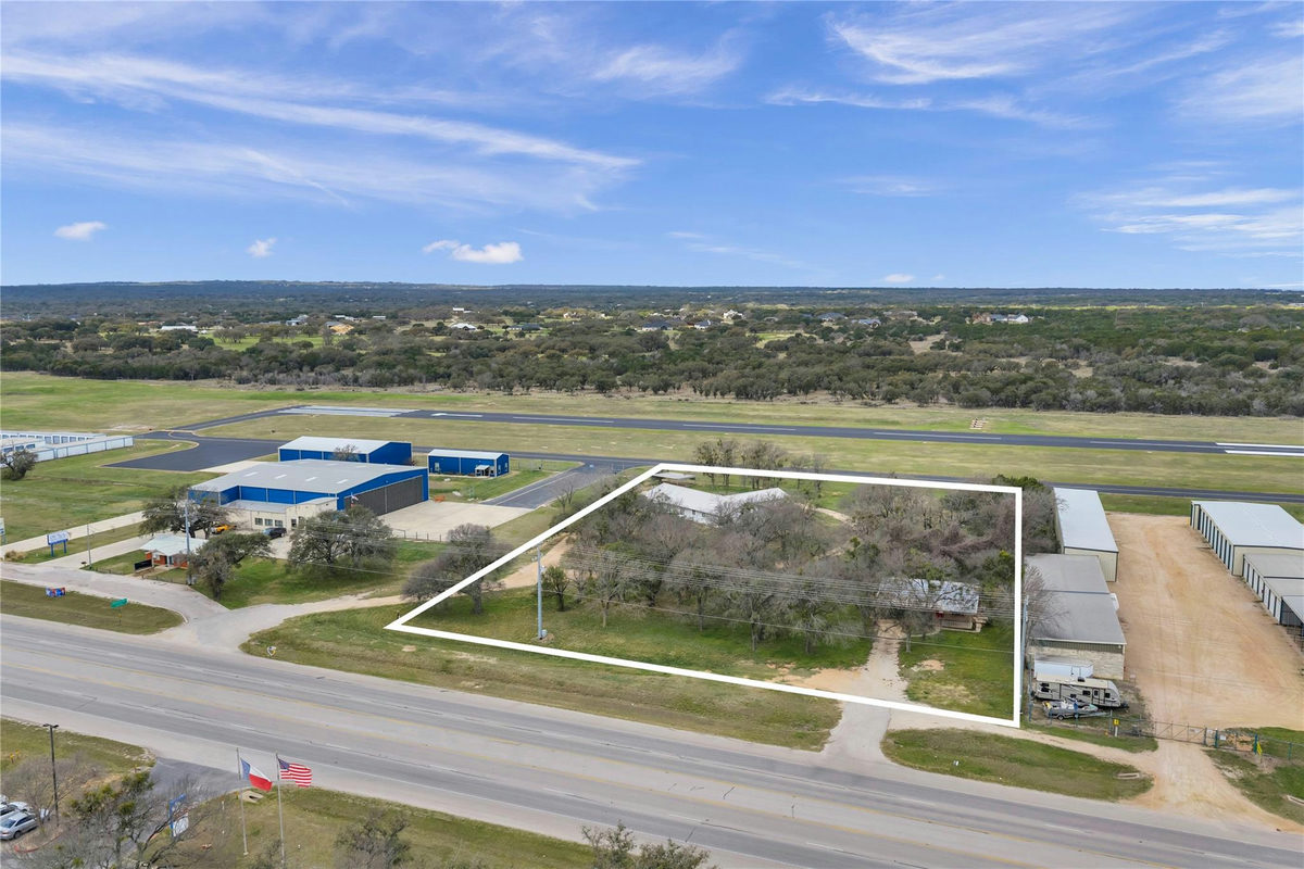 3100 & 3210 S HWY 281 — exterior
