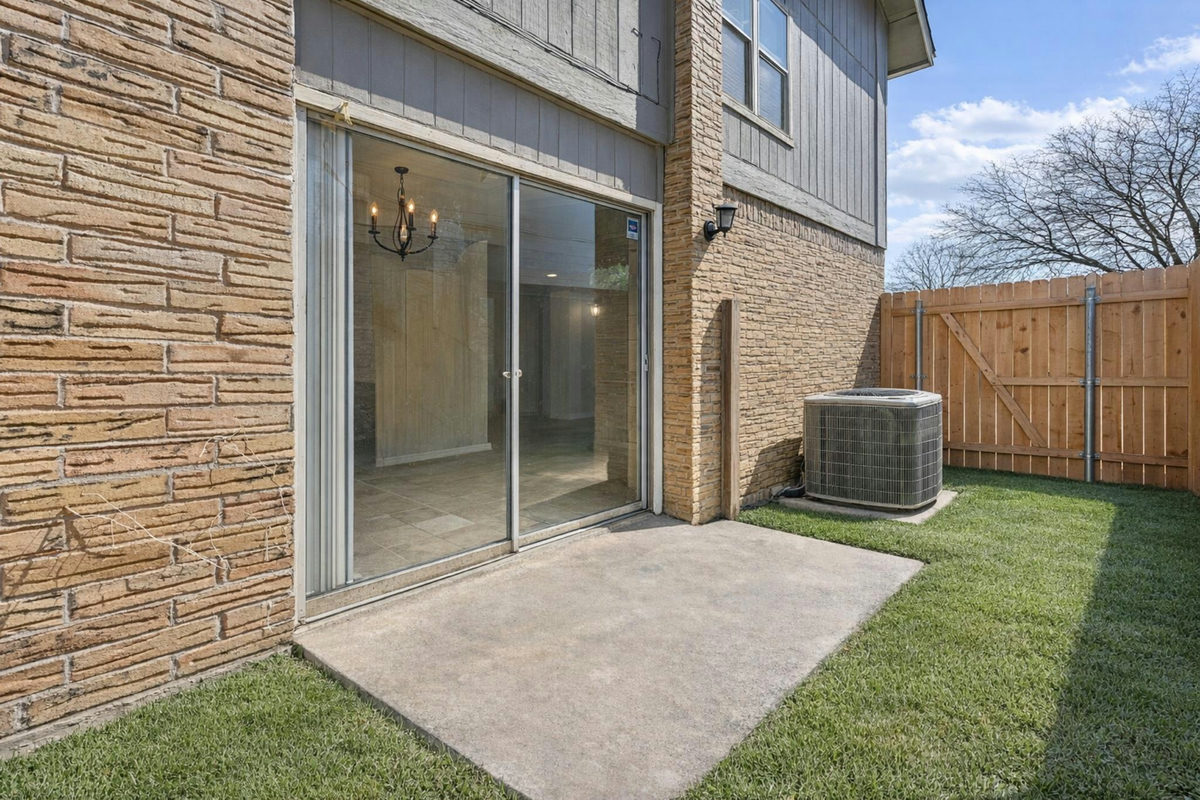 1210 Southport Dr — photo 2