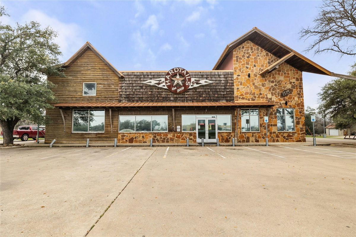 1515 N IH 35 — photo 3