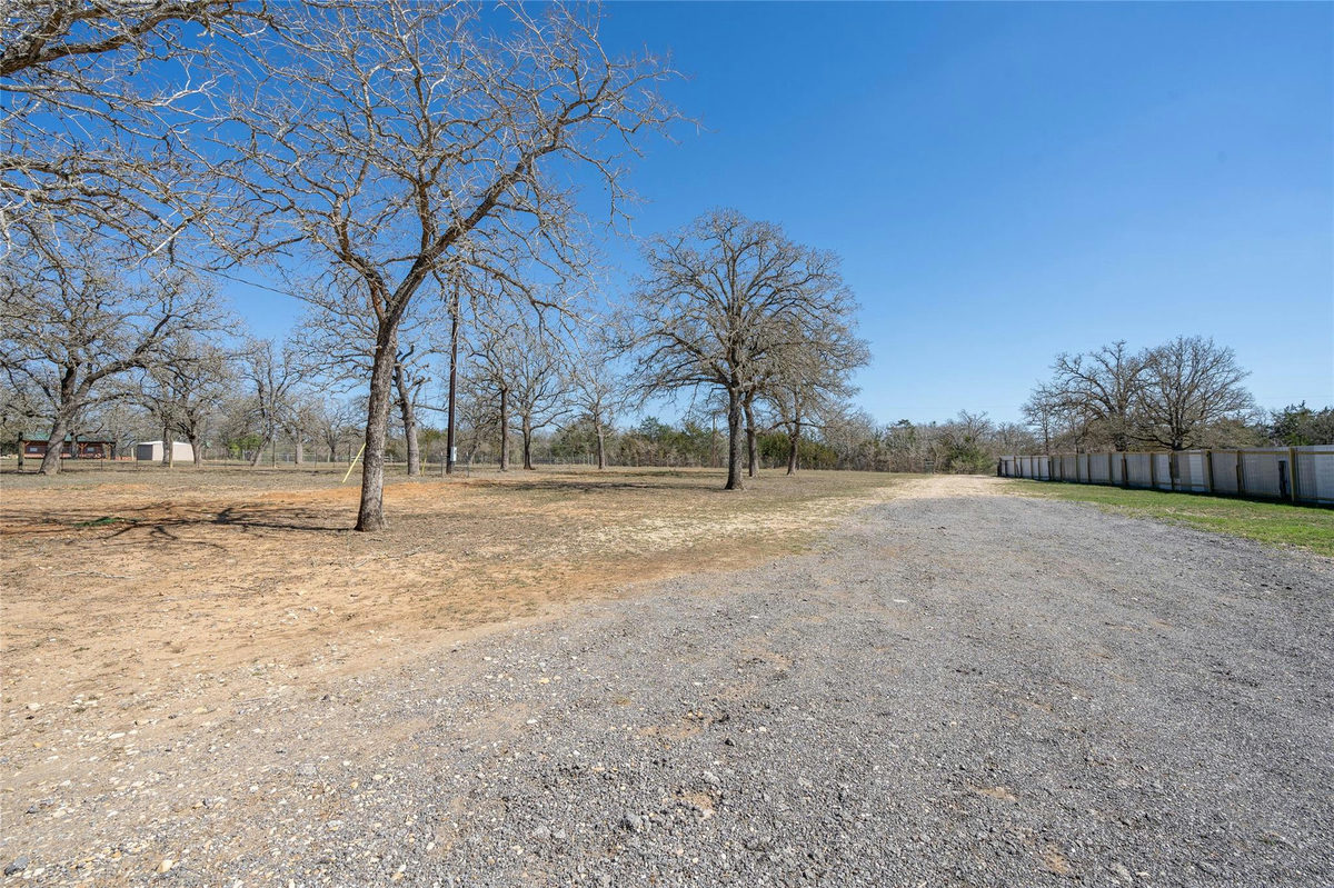 661 Hidden Oak Rd — photo 3