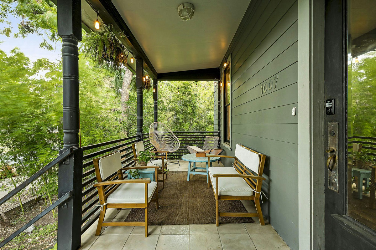 1007 E 8th St — exterior