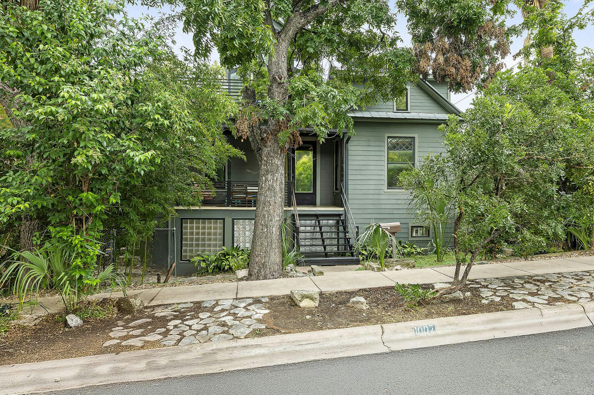 1007 E 8th St — photo 5