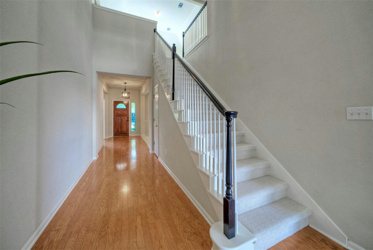 2616 Henley Dr — photo 2