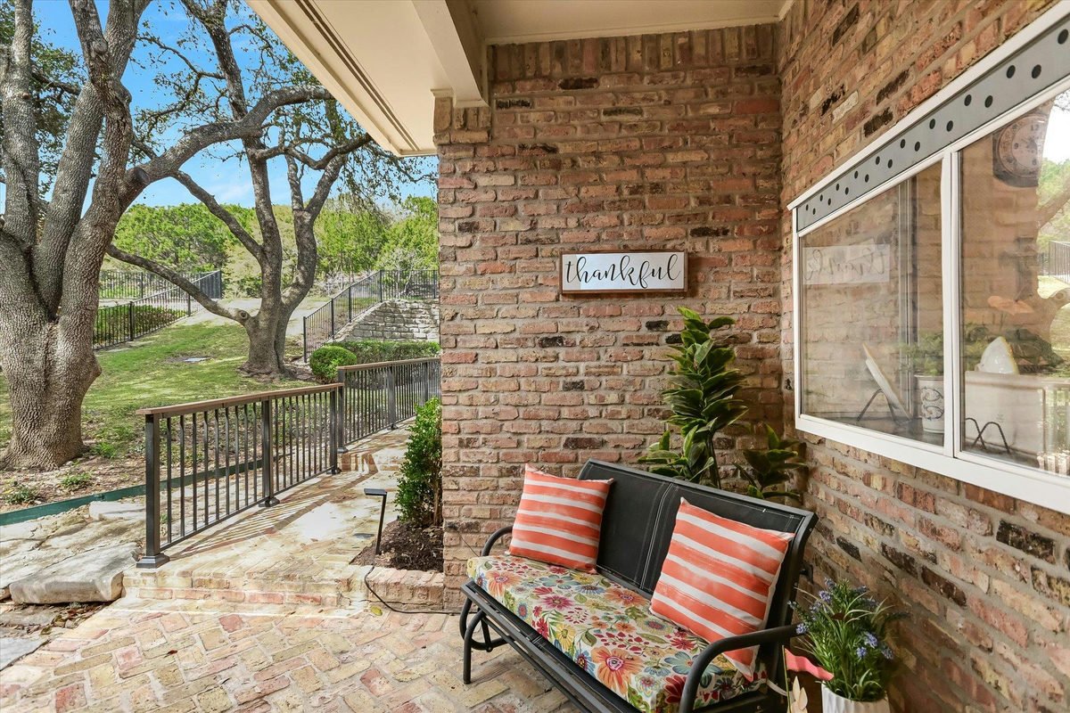 3907C Belmont Park Dr — photo 2