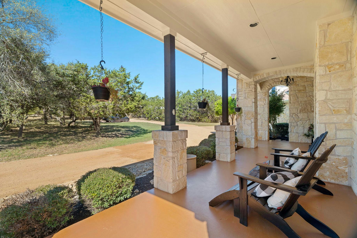 1426 Shelton Ranch Rd — photo 2