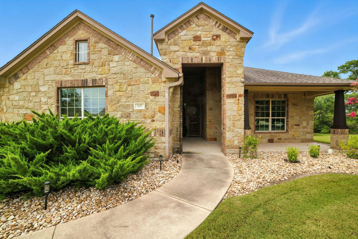 107 Tylee Cir — exterior