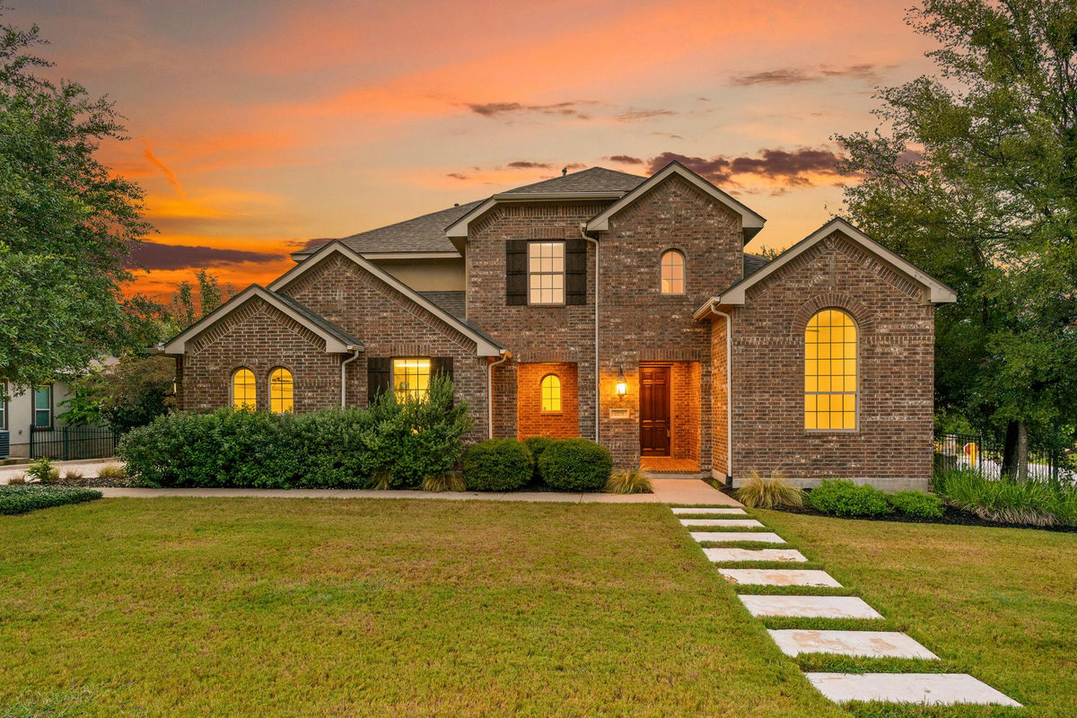 2201 Quarry Loop — exterior
