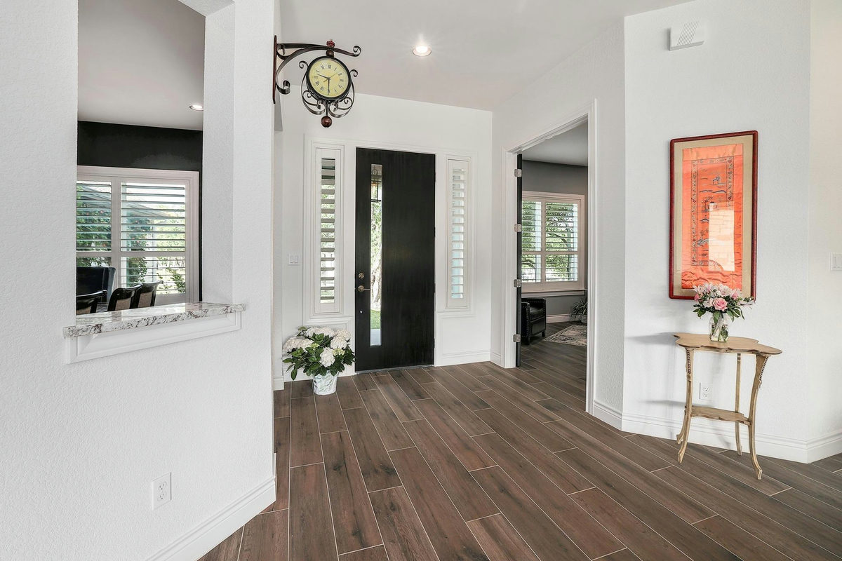 105 Graystone Ln — photo 3