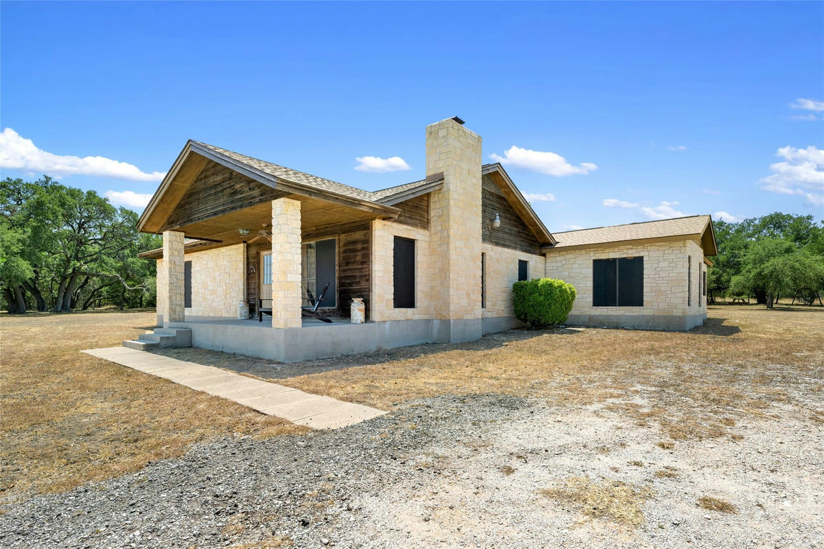 120 Craigen Rd — exterior