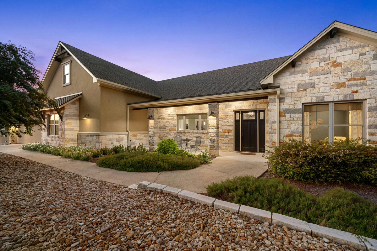 1001 La Cantera — exterior
