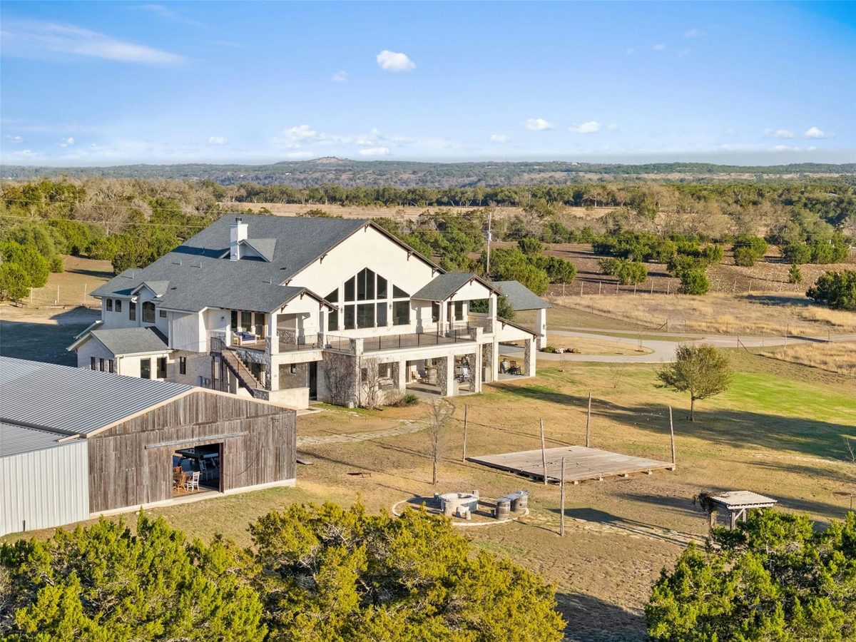 7220 Creek Rd — exterior