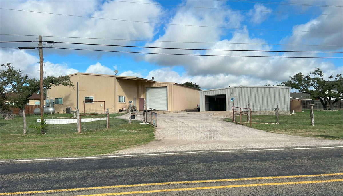 630 W Fm 243 — exterior