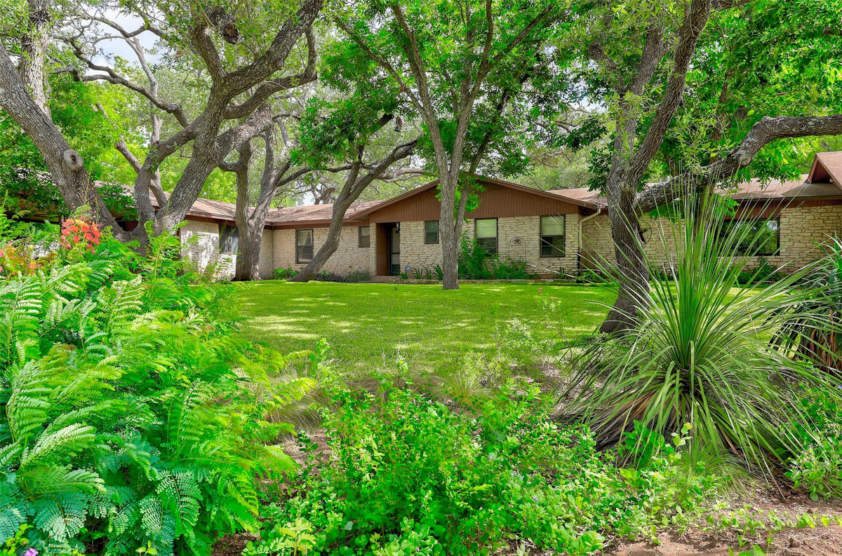 8606 Thunderbird Rd #A & B — photo 2