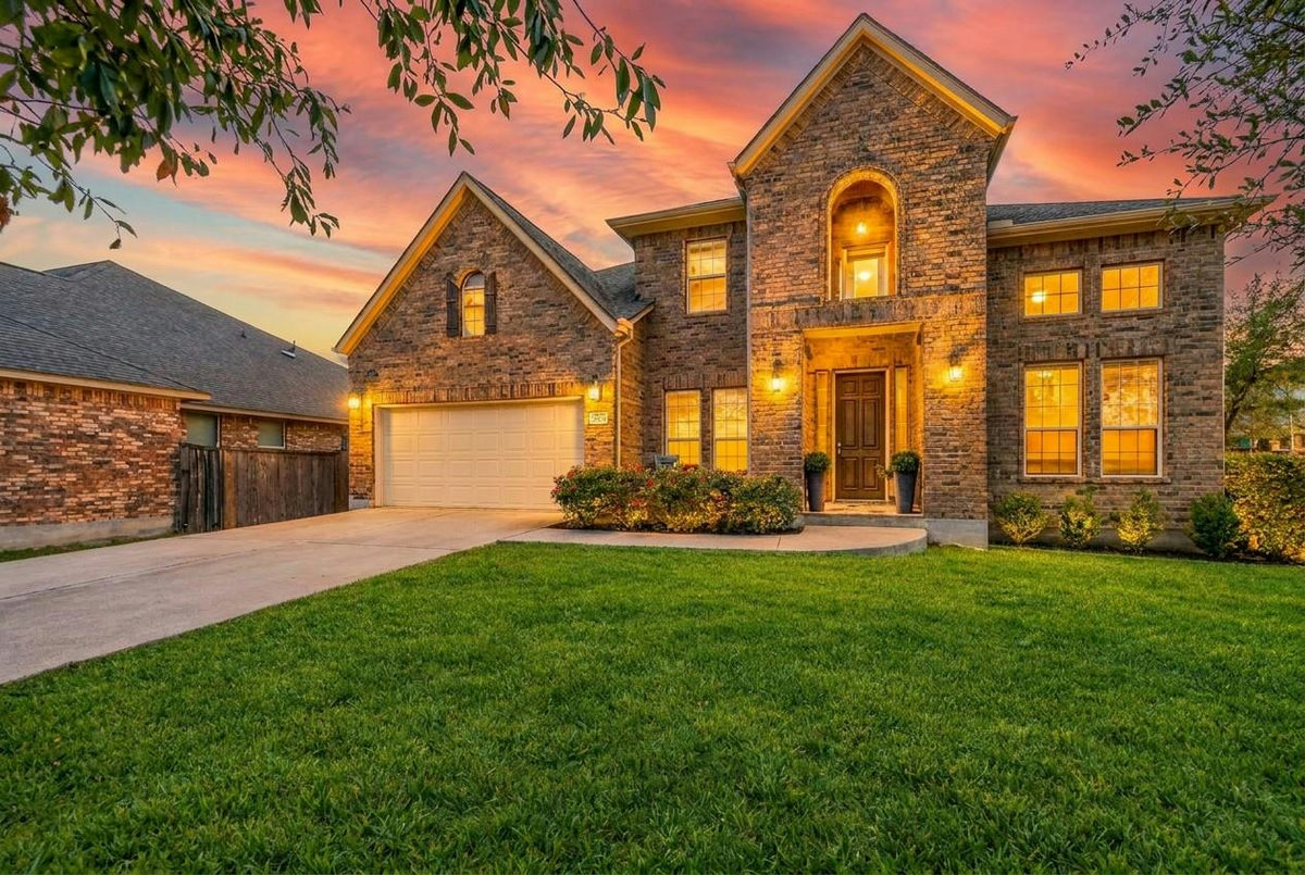 3028 Silvergrass Cv — exterior