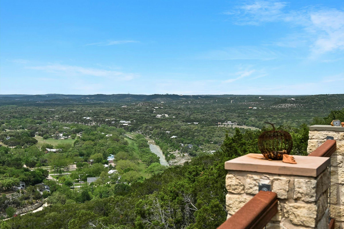 695 Sunset Dr — photo 2