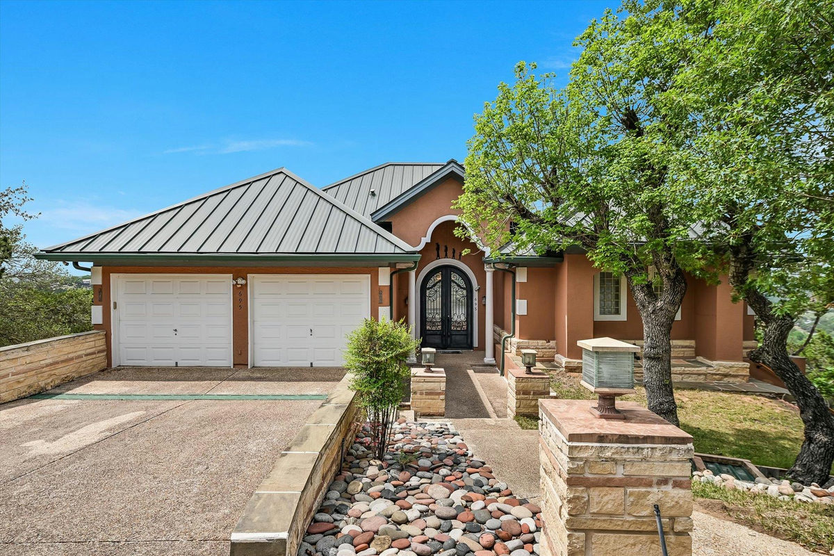 695 Sunset Dr — exterior