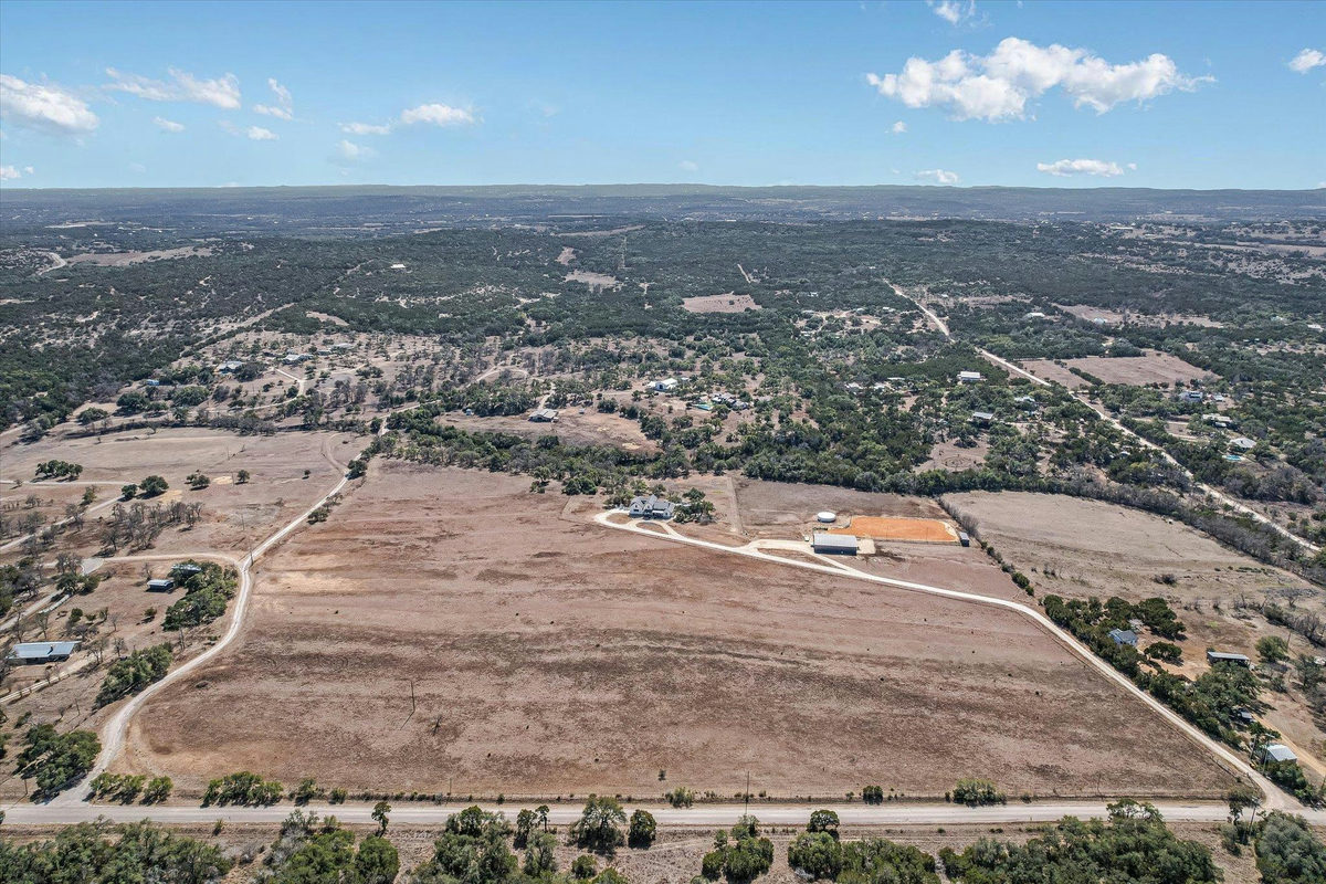 3340 Martin Rd — exterior