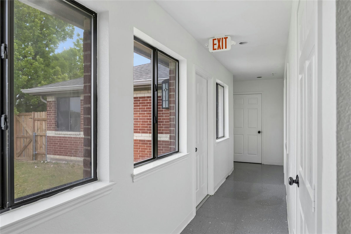 1030 S Guadalupe St — photo 4